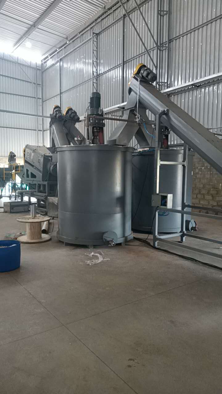 Two sequential hot-wash vessels for PET flakes